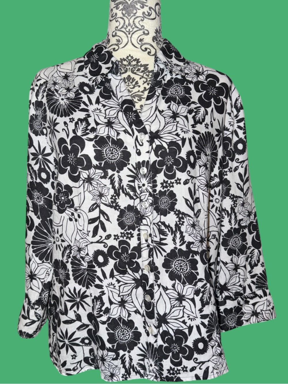 JM Collection 100% Linen Black & White Floral 3/4 Sleeve Buttoned Blouse
